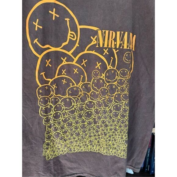 🐿️ NWOT Nirvana Smiley Face Mineral Wash Brown Graphic Short Sleeve Tee Large - Picture 5 of 7